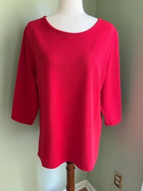 Chico's Red Tunic. 3/4 Sleeve, round neck w/back gold accent zipper. Size 12/14